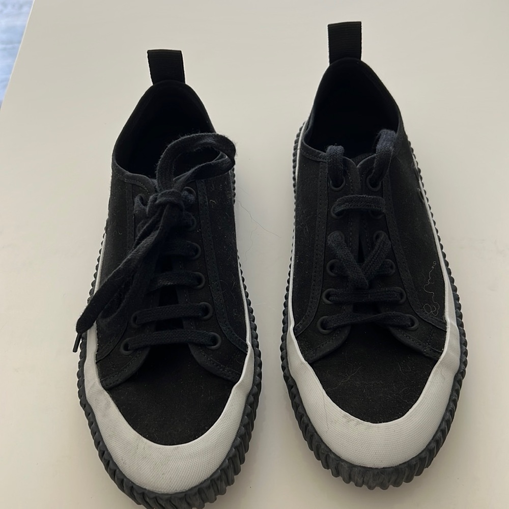 James Perse Woman’s low top Vulcanized sneaker in Black. Worn one time